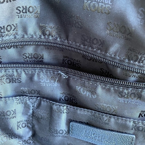 Michael Kors Brookville leather bag. - Picture 5 of 10